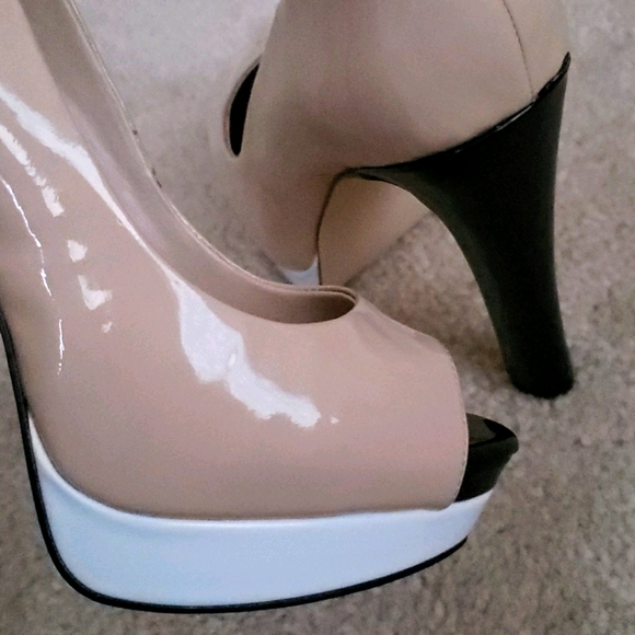 NWT! Steve Madden "Riott" Platform Pump Nude Blush (10) - Picture 5 of 9